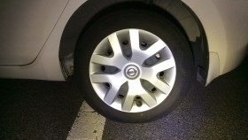 タイヤホイール前