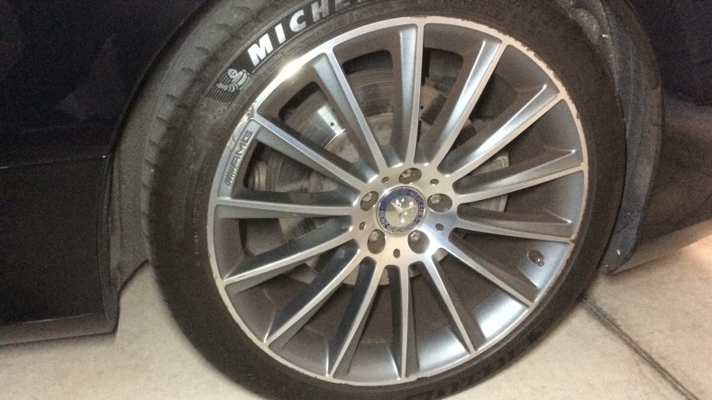 タイヤホイール前