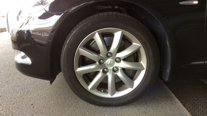 タイヤホイール前