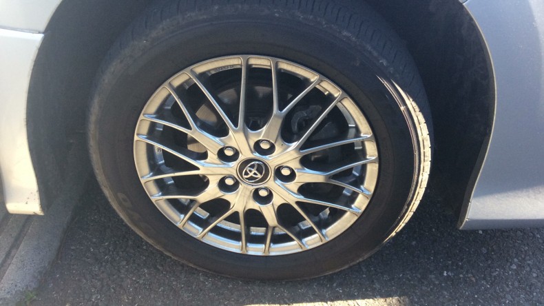 タイヤホイール前