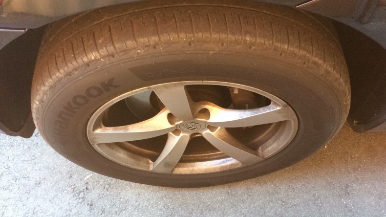 タイヤホイール前