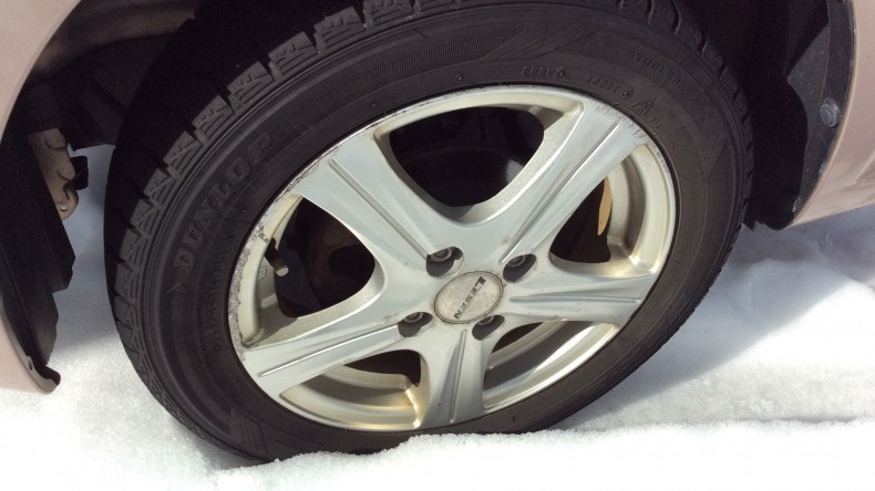 タイヤホイール前