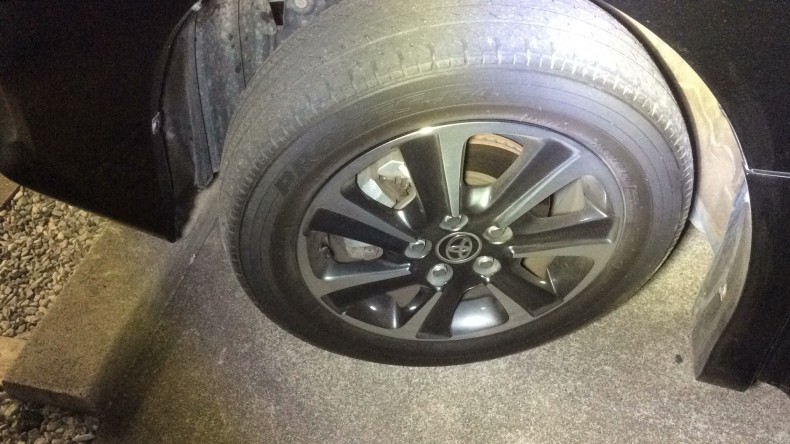 タイヤホイール前