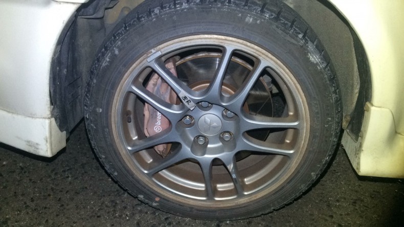 タイヤホイール前