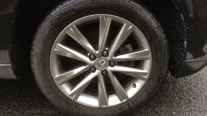 タイヤホイール前