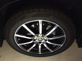 タイヤホイール前