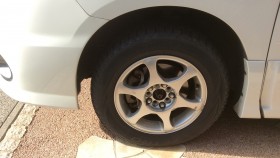 タイヤホイール前