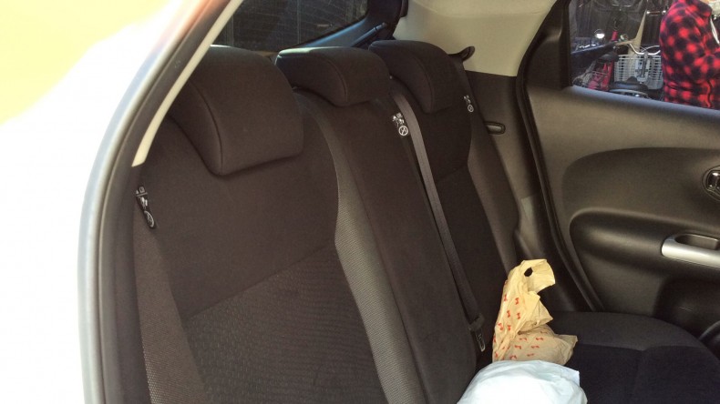 内装後方シート