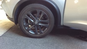 タイヤホイール前