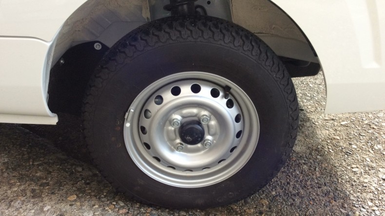 タイヤホイール前