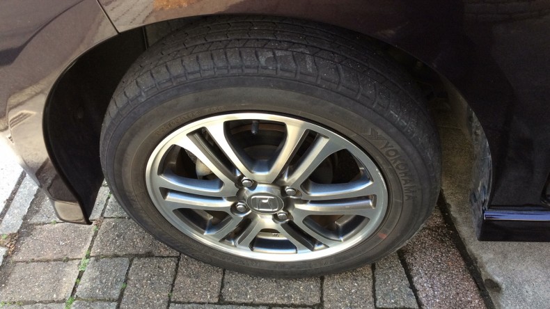 タイヤホイール前