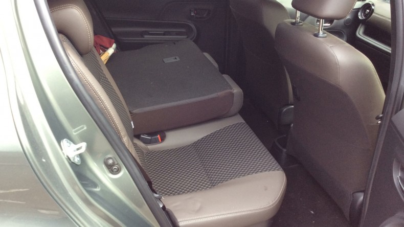 内装後方シート