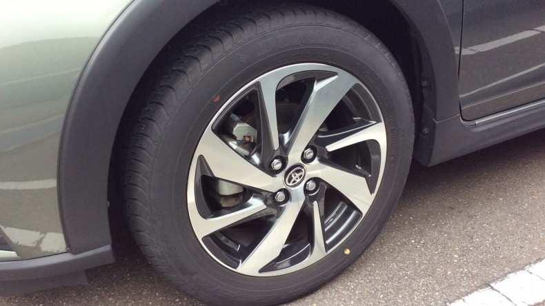 タイヤホイール前