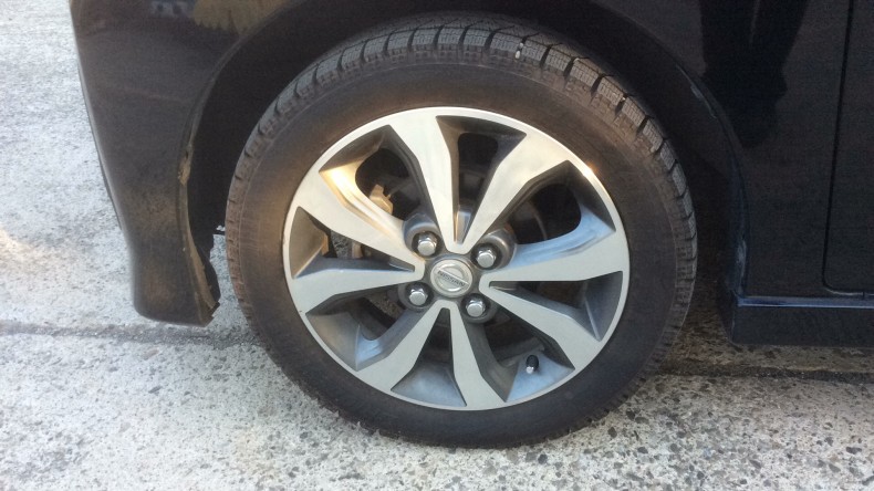 タイヤホイール前