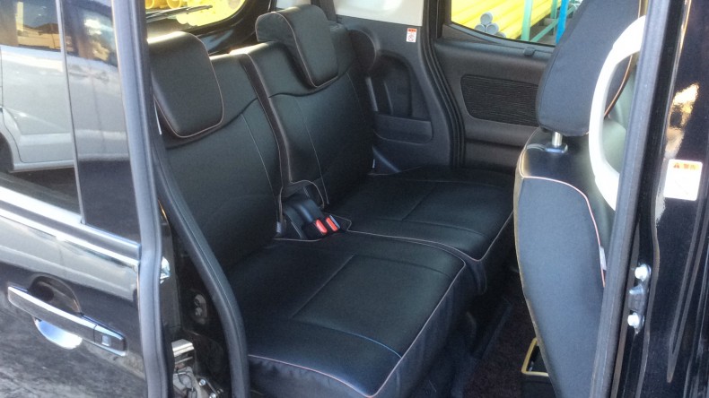 内装後方シート