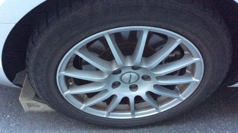 タイヤホイール前