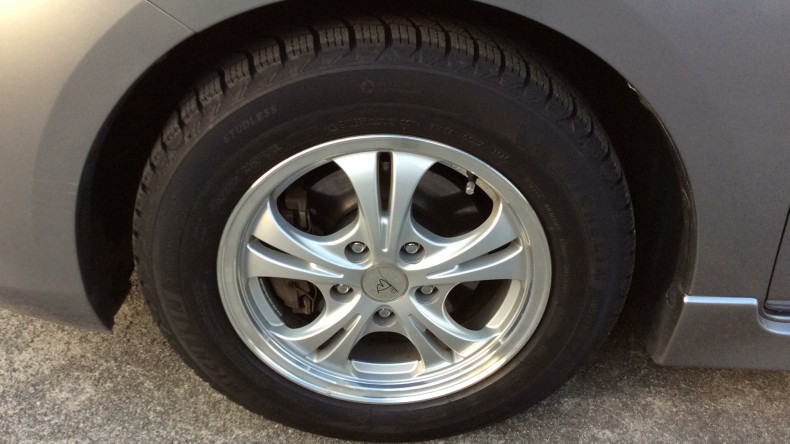 タイヤホイール前