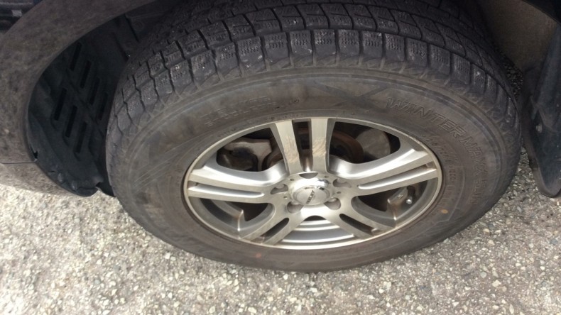 タイヤホイール前