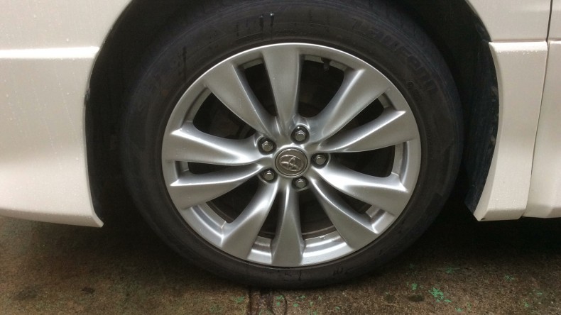 タイヤホイール前