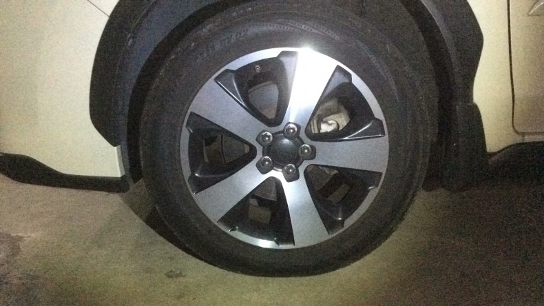 タイヤホイール前