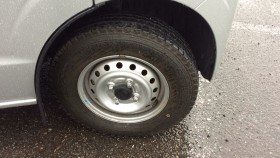 タイヤホイール前