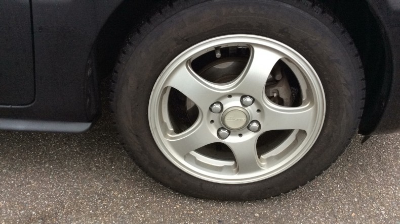 タイヤホイール前