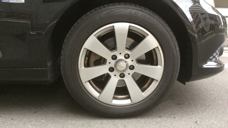タイヤホイール前