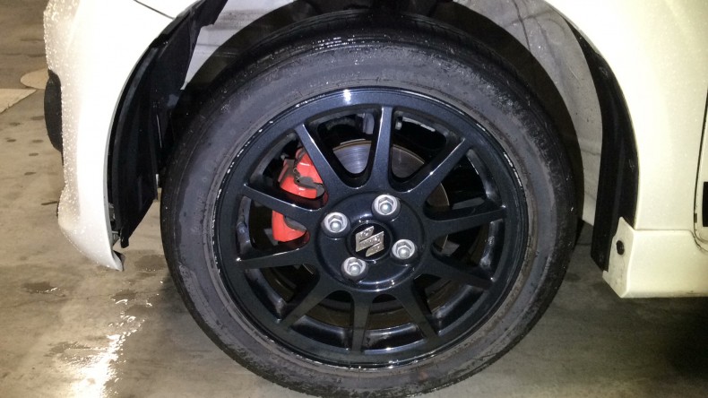 タイヤホイール前