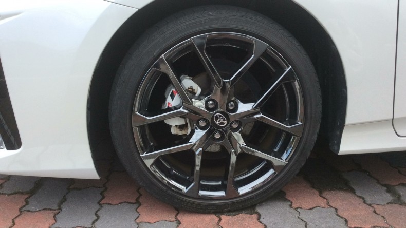 タイヤホイール前