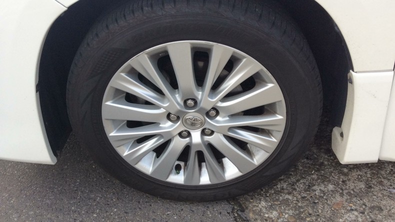 タイヤホイール前