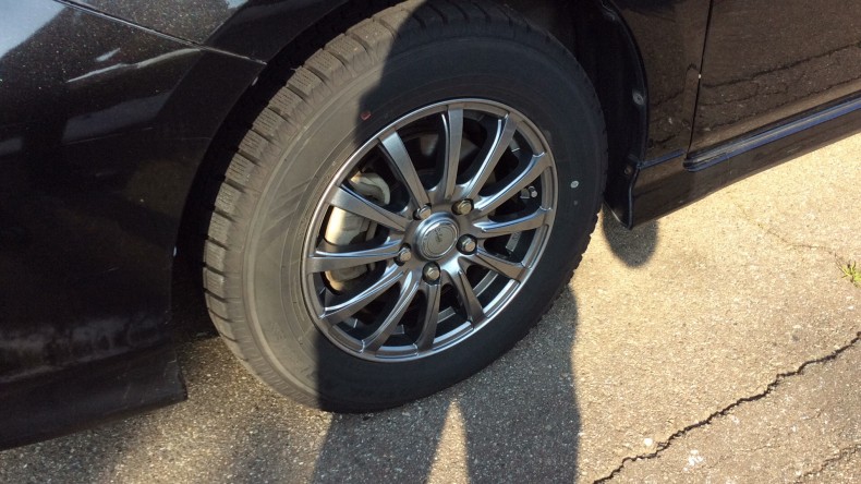 タイヤホイール前