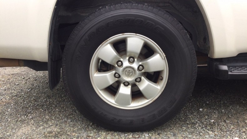 タイヤホイール前