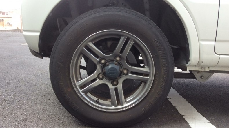 タイヤホイール前