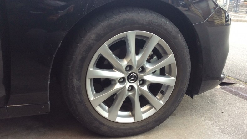 タイヤホイール前