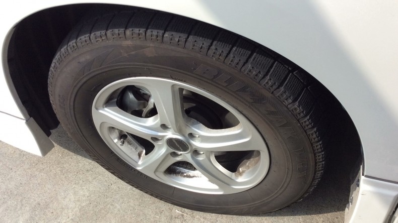 タイヤホイール前