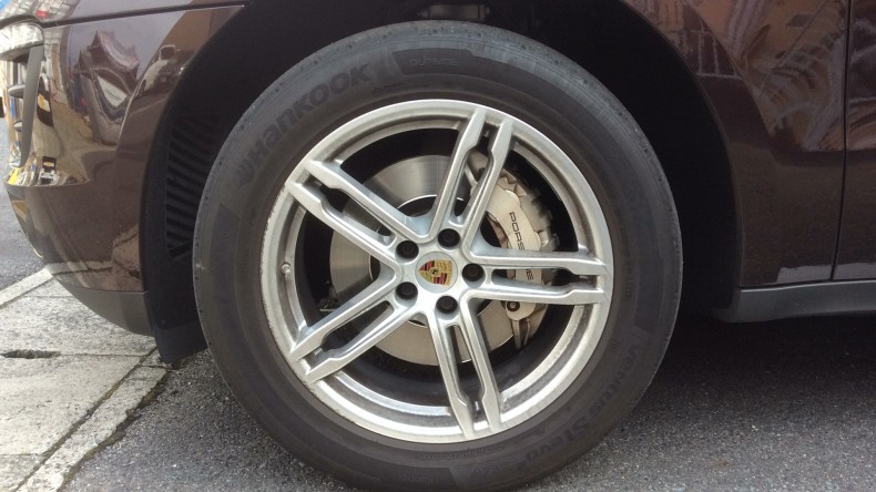 タイヤホイール前