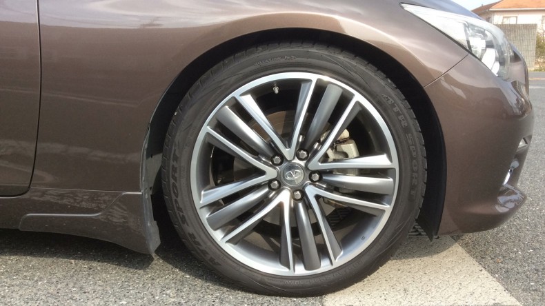 タイヤホイール前