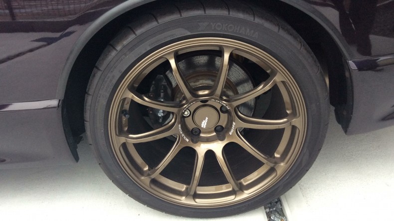 タイヤホイール前