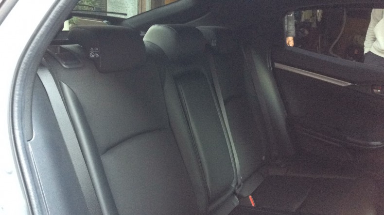 内装後方シート