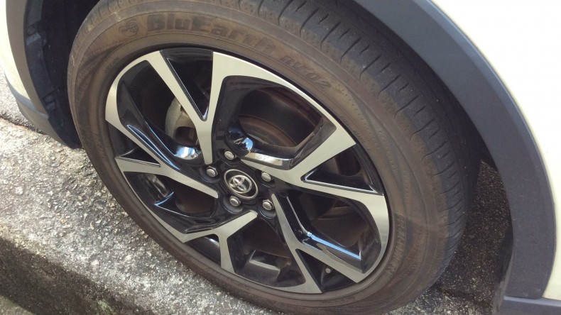 タイヤホイール前