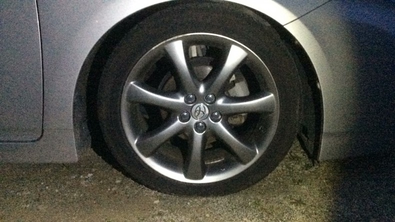 タイヤホイール前