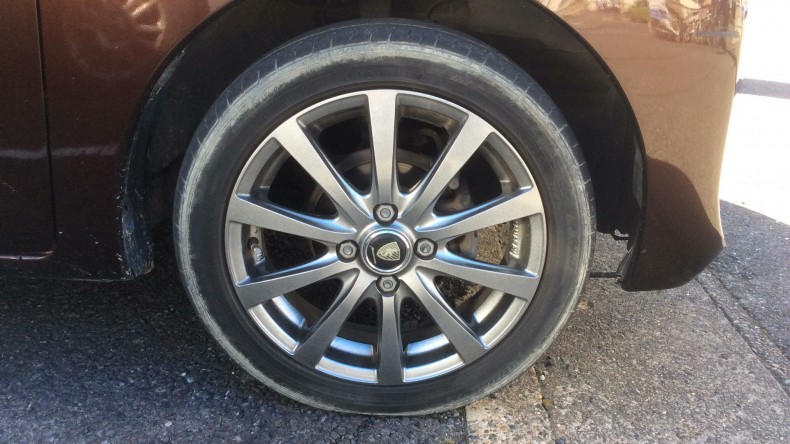 タイヤホイール前