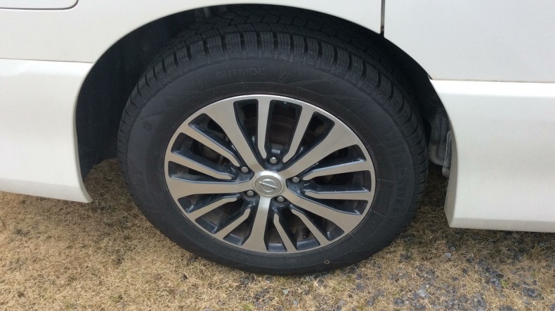 タイヤホイール前