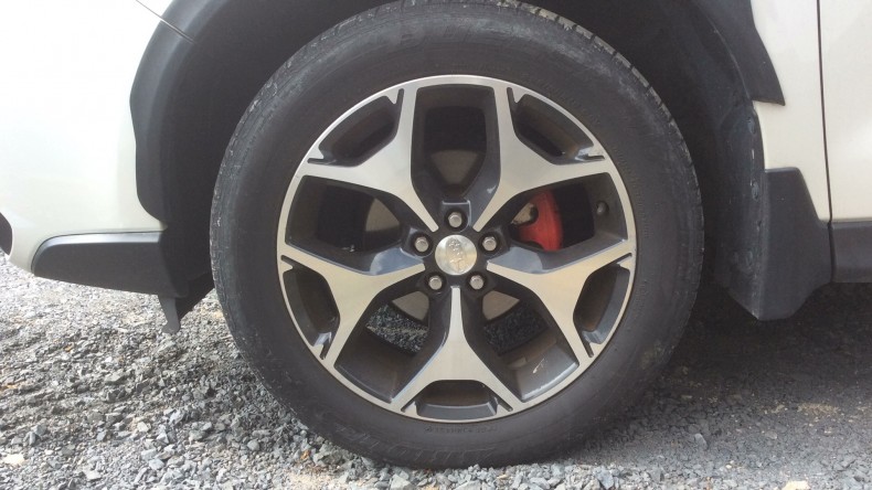 タイヤホイール前