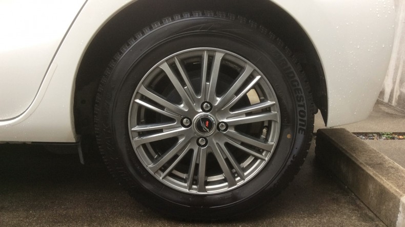 タイヤホイール前