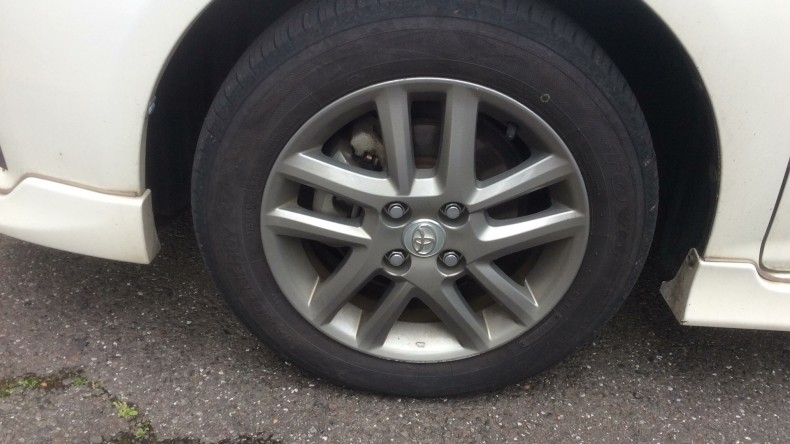 タイヤホイール前