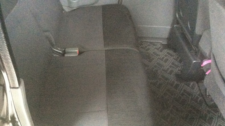 内装後方シート