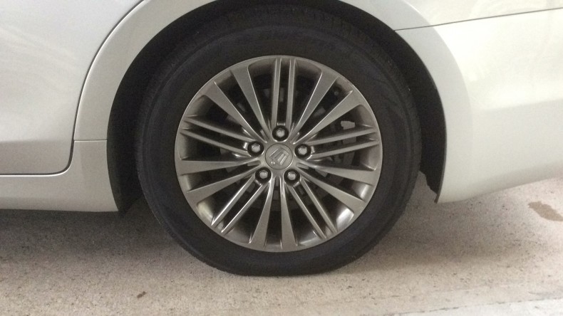 タイヤホイール前