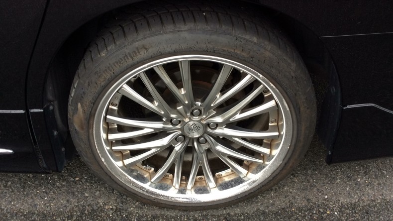 タイヤホイール前