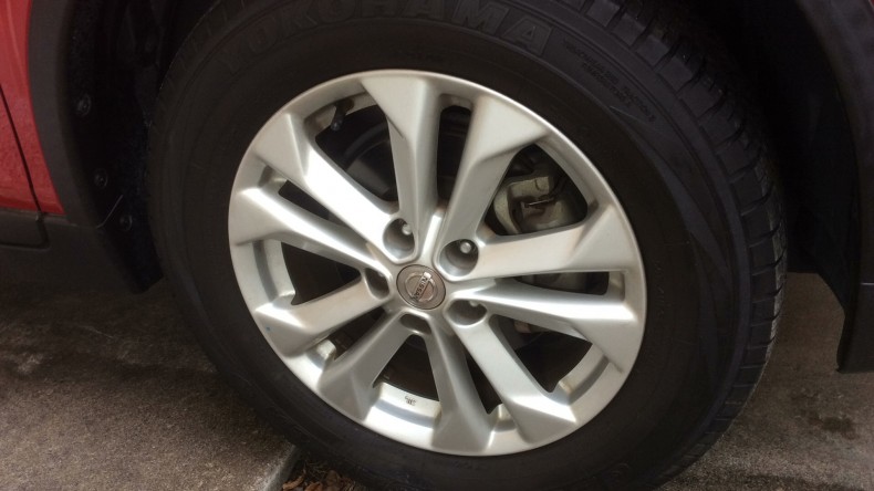 タイヤホイール前